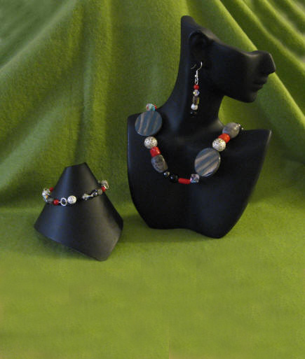 Graystone. Black Agate & Coral  Princess Length Set