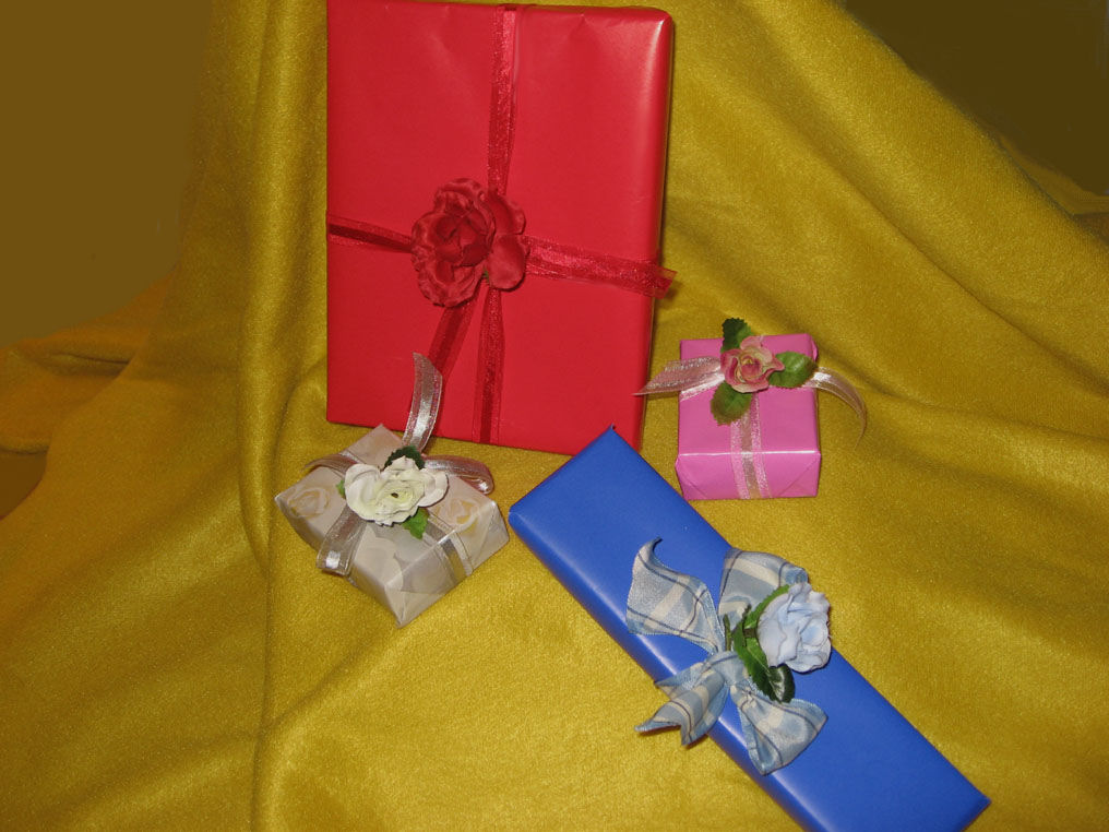 gift wrapped items display